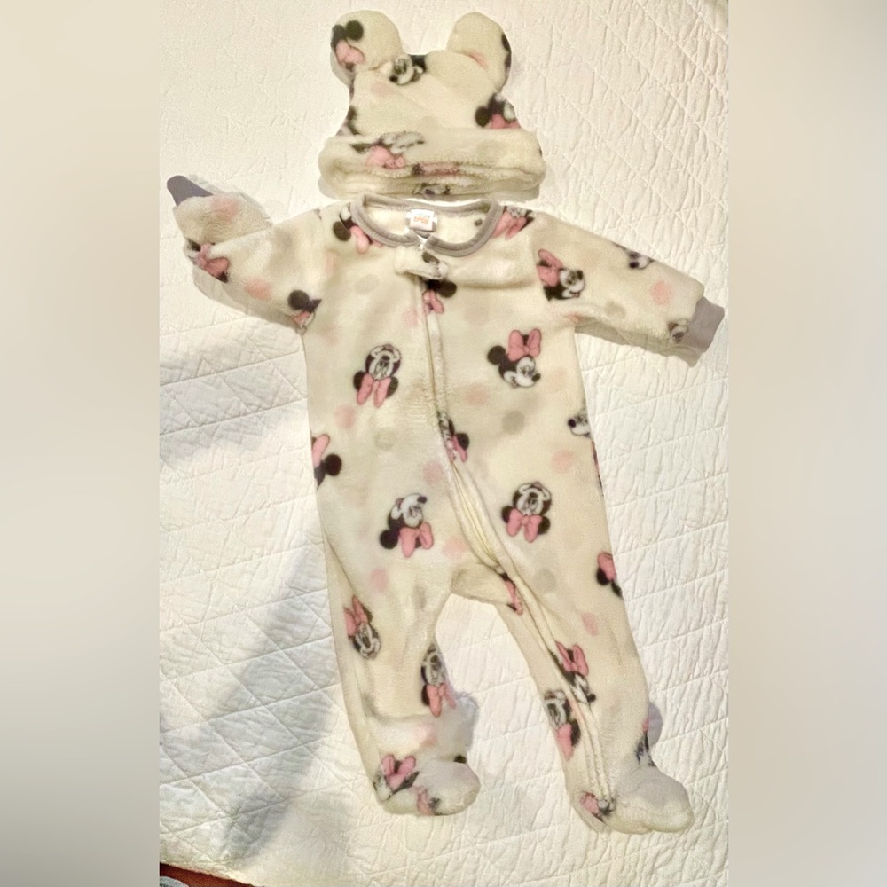 Disney Baby Fuzzy Sleeper with Ear Hat 6-9 mths